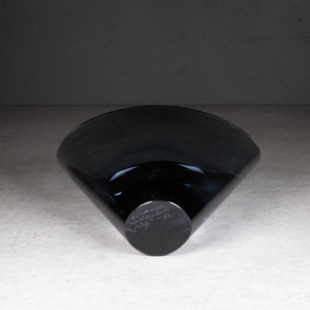 Mid 20th Century Kaj Franck for Nuutajarvi Notsjo Smoked Grey Cased Blown Glass Vase, Finland c.1958 For Sale - Image 5 of 6