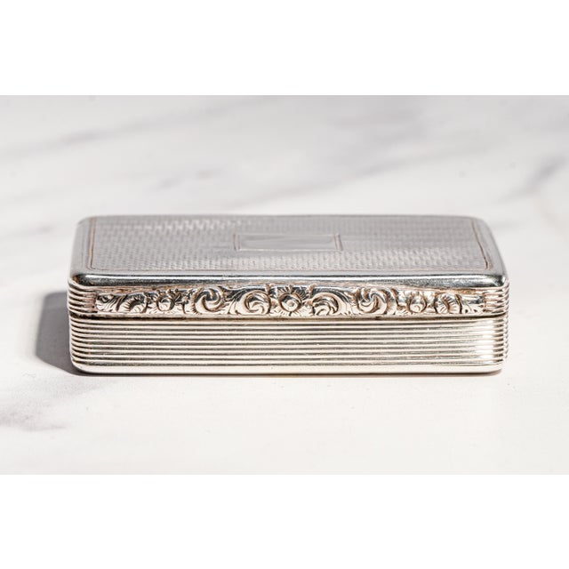 Wonderful English Engine Turned Antique Sterling Silver Snuff Box Tobacciana Engraved Presentation Dedication 1839 For Sale - Image 4 of 12