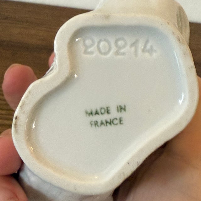 French Art Deco White Ceramic Monkey Creamer - Figural Primate Pitcher For Sale In Los Angeles - Image 6 of 6