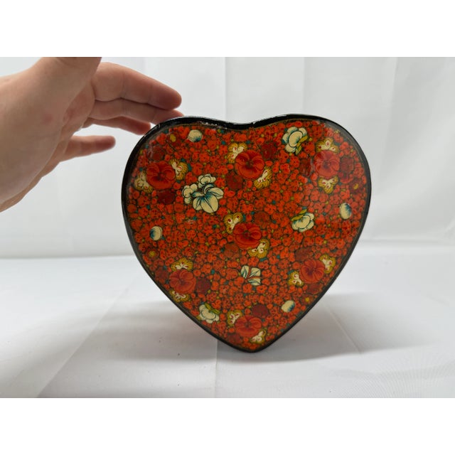 Vintage Kashmiri Heart Shaped Paper Mache Floral Decorated Box For Sale In Atlanta - Image 6 of 6