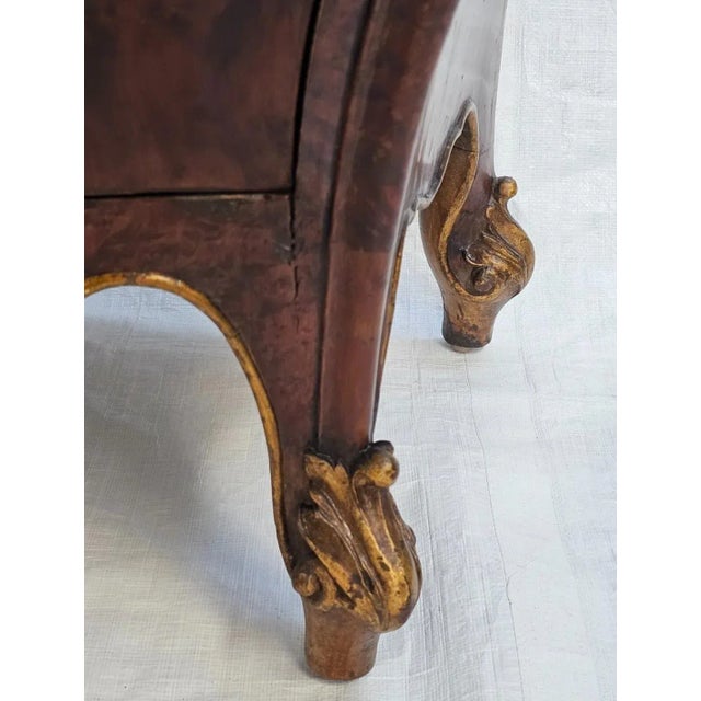 Pair Antique 1900s Italian Bombe Nightstands Marble Tops Burl Walnut With Gilt Wood Accent For Sale - Image 9 of 12