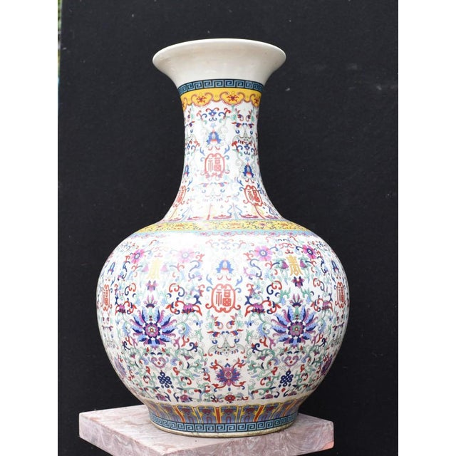 Chinese Qianlong Bulbous Shangping Form Porcleain Vases, Set of 2 For Sale - Image 6 of 11