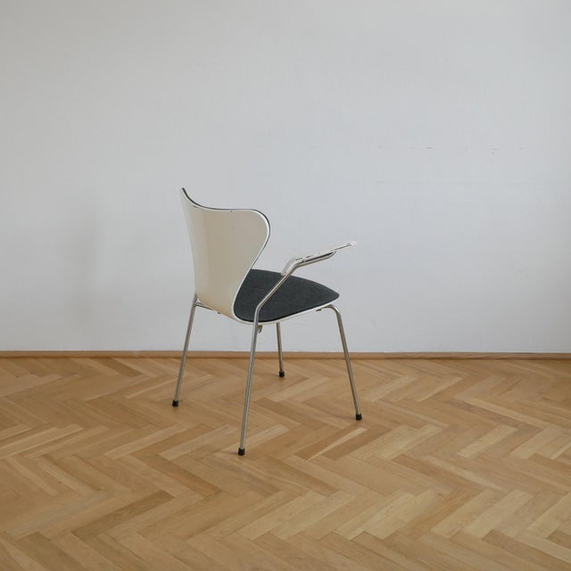 Series 7 Armchair by Arne Jacobsen for Fritz Hansen, 1967 For Sale - Image 6 of 9