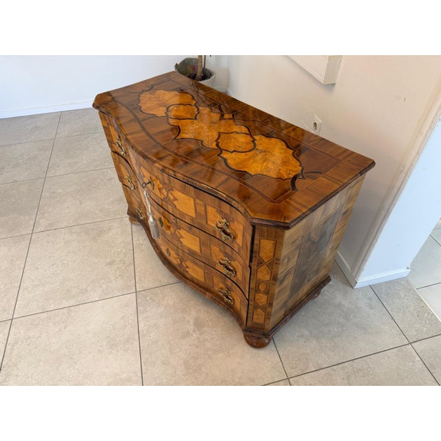 Baroque Chest of Drawers in Walnut Veneer For Sale - Image 4 of 18