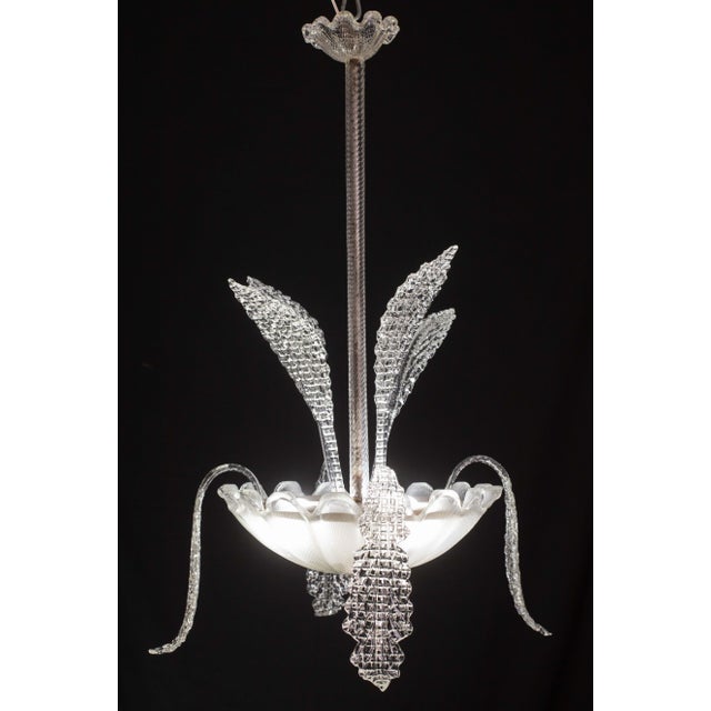 Extraordinary Art Deco chandelier attribuited to the glassworks Barovier & Toso in the 1940s-1950s. The chandelier is 90...