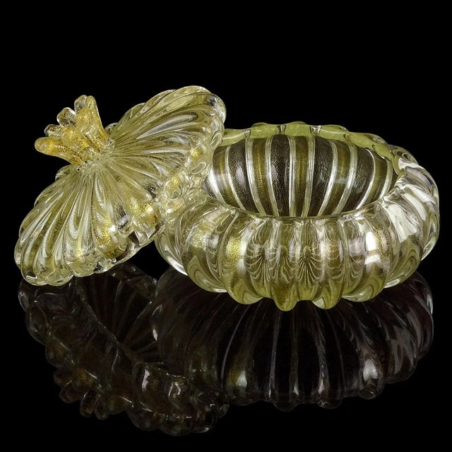Mid-Century Modern Vintage Murano Seguso Gold Flecks Italian Art Glass Midcentury Ribbed Vanity Jewelry Powder Box For Sale - Image 3 of 5