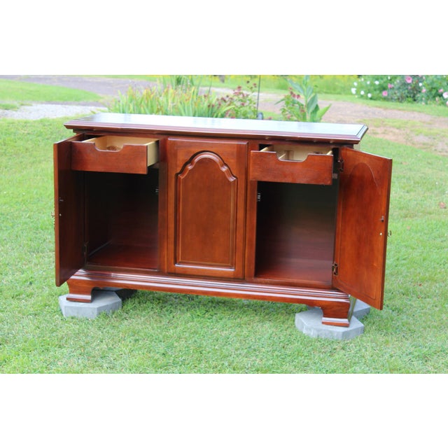 Traditional 1980s Lexington Two-Door Mahogany Buffet For Sale - Image 3 of 18