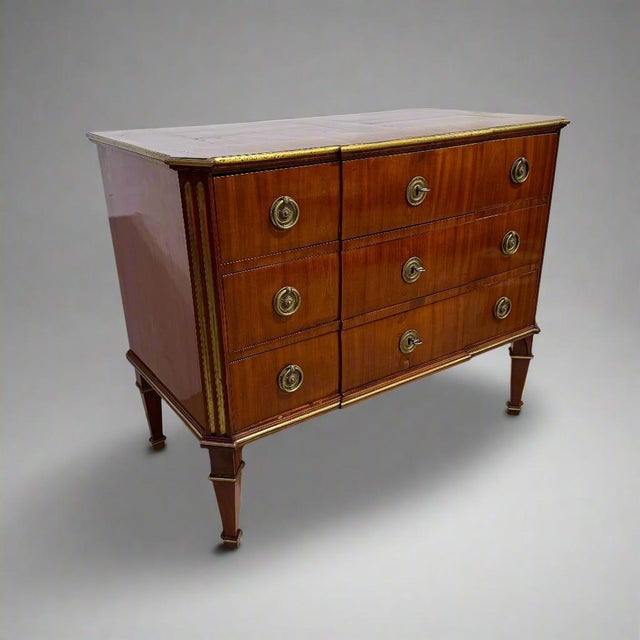 Early 19th Century Fine Neoclassical Chest of Drawers For Sale In New York - Image 6 of 6