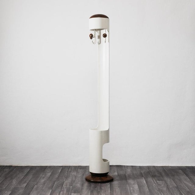 Coat stand with umbrella stand attributed to Joe Colombo, 1960s. Structure made entirely of white lacquered wood and Teak...