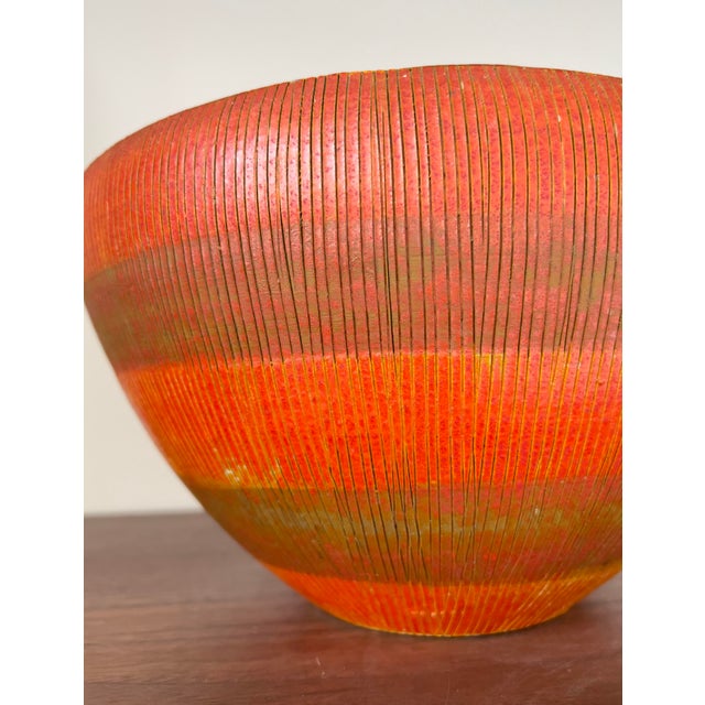 1960s 1960s Aldo Londi for Bitossi - Large Bowl From Seta Series in Lobster Orange For Sale - Image 5 of 7