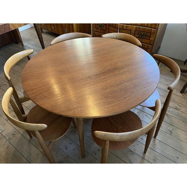 Timeless Danish design classic: the dining set “Heart” offered here was designed by Hans J. Wegner for Fritz Hansen in the...