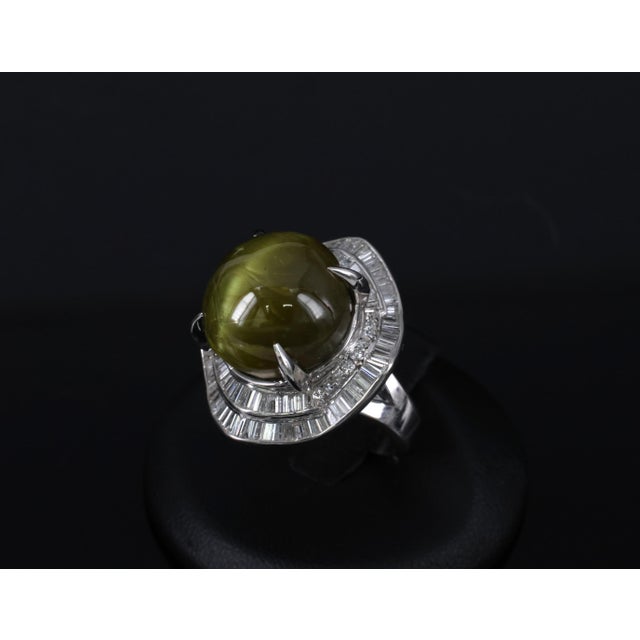Metal Late 20th Century Massive 28.70ct Chrysoberyl Cat's Eye & 1.94ct Diamond Platinum Ring Size 6.25 For Sale - Image 7 of 17