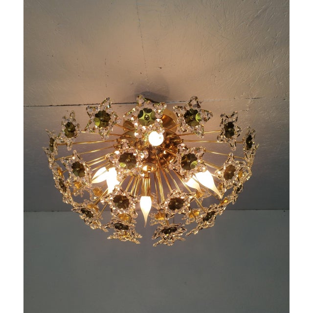 Flush Mount Vintage Crystals Chandelier Lighting Lighting capacity depend on your preferred lamps. The lambs on the photos...