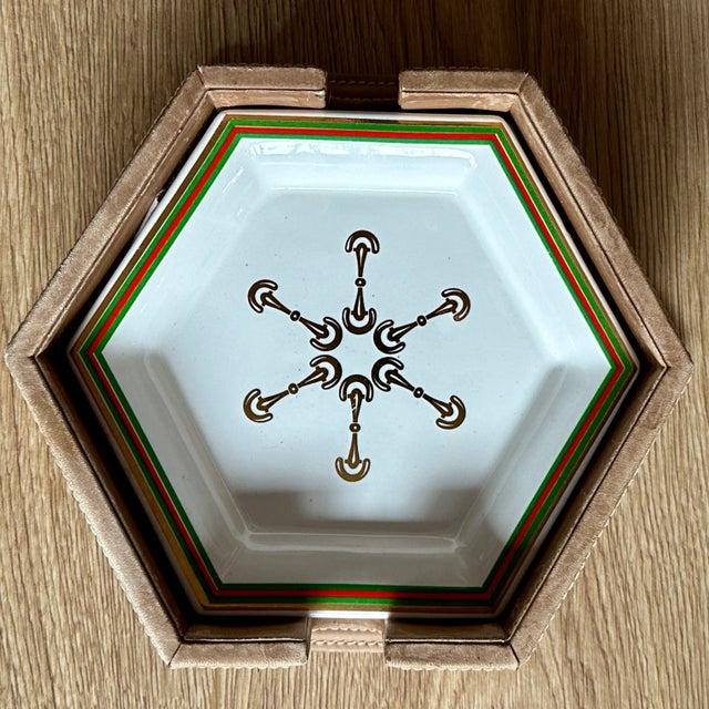1970s Vintage Gucci Horsebit Porcelain Hexagonal Coaster Set & Leather Case - Rare Italian Equestrian Barware For Sale - Image 12 of 12