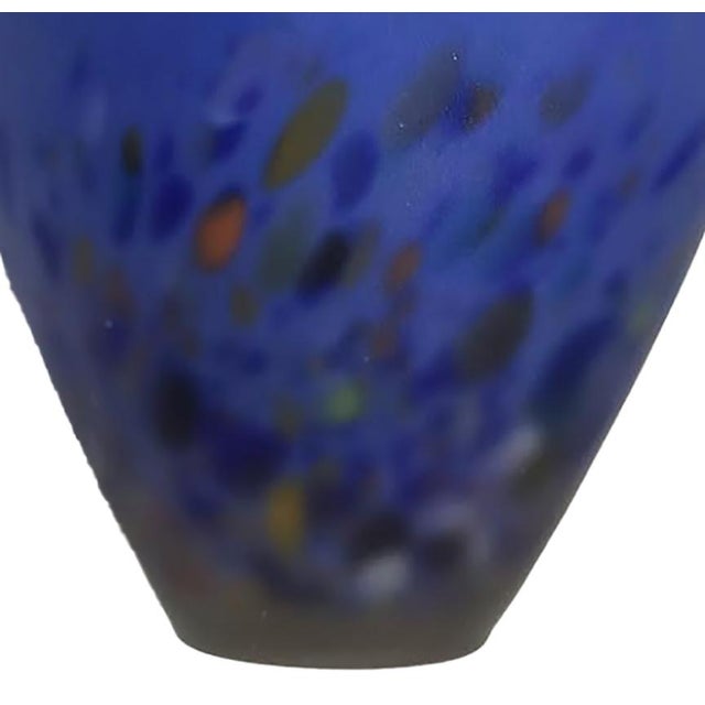 1980s 1980s Design Guild Romania 14" Cobalt Blue Scavo Glass Amphora Vase With Serpentine Handles For Sale - Image 5 of 6