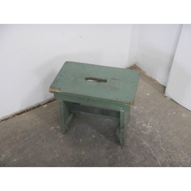 Made of green-stained fir wood. with a top opening for easy transport. It can be used as a seat or as a flower stand in...