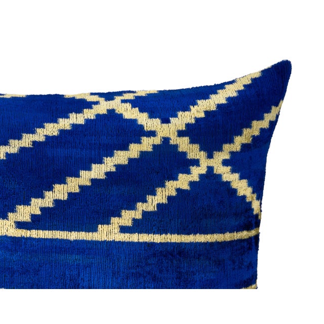 Contemporary Coastal Silk Velvet Ikat Pillow Cover, 16 X 24 For Sale - Image 3 of 5
