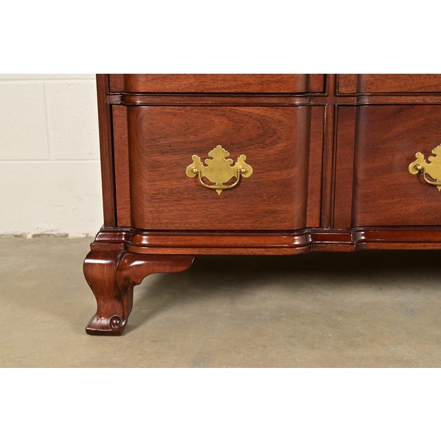 Kindel Furniture Georgian Carved Solid Mahogany Block Front Triple Dresser For Sale - Image 12 of 18
