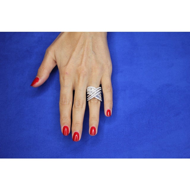 Brilliant Cut Baguette Shape Diamond Pave Set Channel Set Fancy Spiral Wave Cock, Size 7.5 For Sale - Image 10 of 10