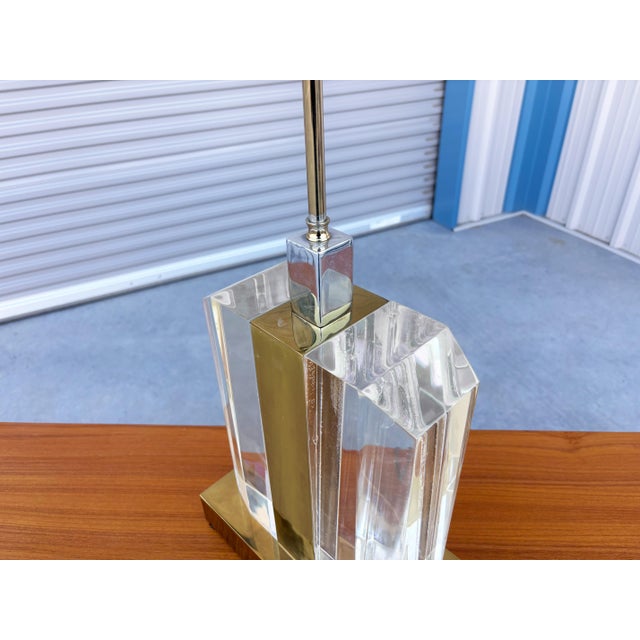 Mid-Century Modern 1970s Mid Century Modern Lucite and Brass Table Lamp by Charles Hollis Jones For Sale - Image 3 of 9