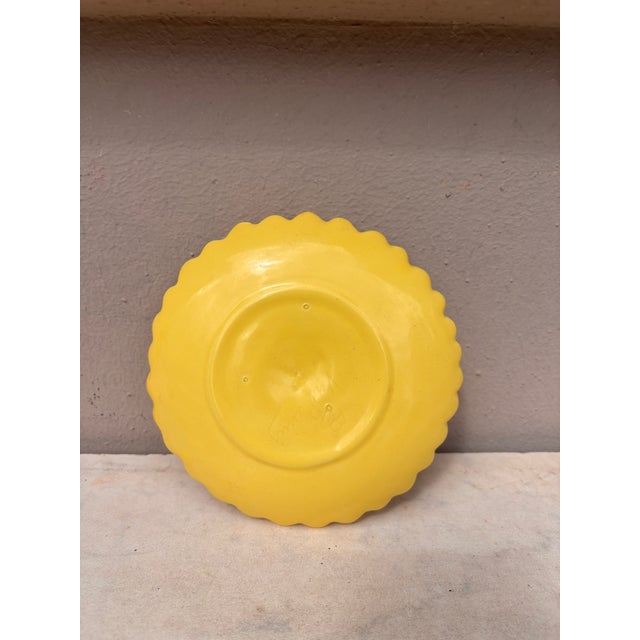Mid-Century Modern Small French Majolica Daisy Plate Vallauris, Circa 1950 For Sale - Image 3 of 4