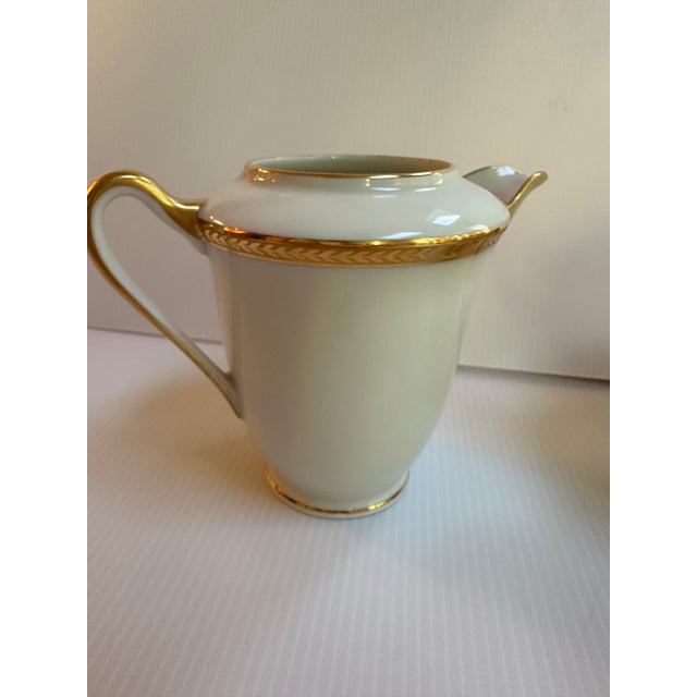 Limoges, France Vintage 1950s Limoges France Creamer and Sugar Bowl With Lid by Cenpor in Classic White and Gold Trim Set For Sale - Image 4 of 16