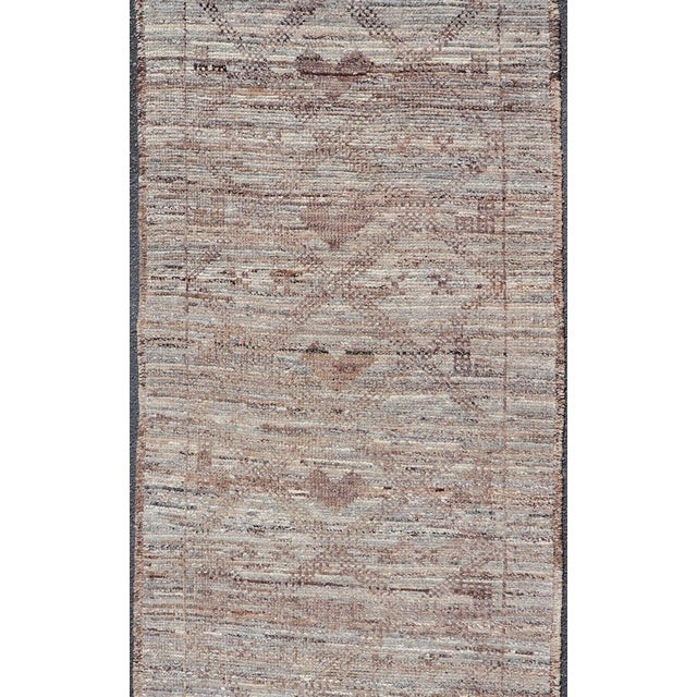 Modern Hand-Knotted Runner in Wool With Diamond Design in Neutral Tones 3'0 X 11'4 For Sale - Image 9 of 11