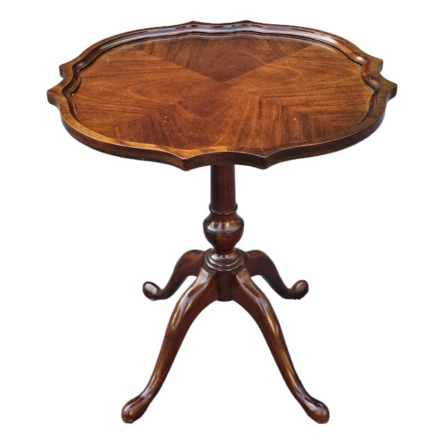 George III Mahogany Bookmatched Pedestal Quadfeet Tea Table For Sale