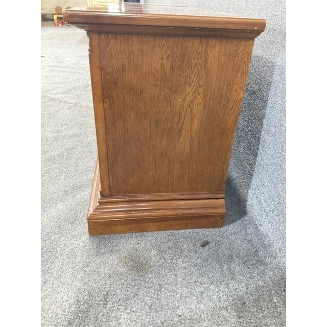 Pair of Vintage Stanley Regency Nightstands (circa late 1980s–early 1990s) A beautifully crafted pair of vintage Stanley...