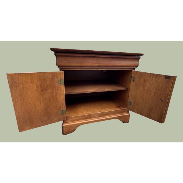 Hpl Shermag Louis Philippe Cherry Bedside Chests, a Pair. For Sale In Greenville, SC - Image 6 of 9
