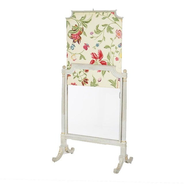 Wood French Louis XVI Style White & Gilt Fire Screen With Floral Fabric, 20th C For Sale - Image 7 of 16