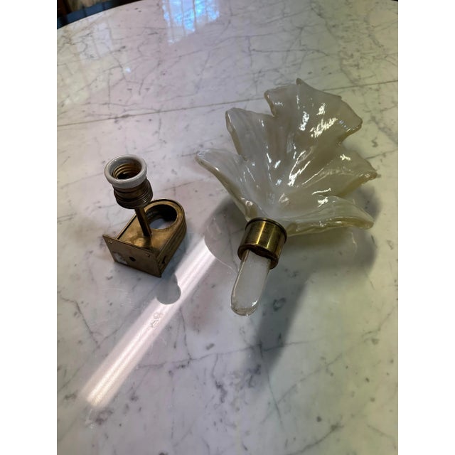 Hollywood Regency 1950s Mid-Century Ercole Barovier Glass Leaf Sconce Barovier and Tosa Murano Sconce For Sale - Image 3 of 9