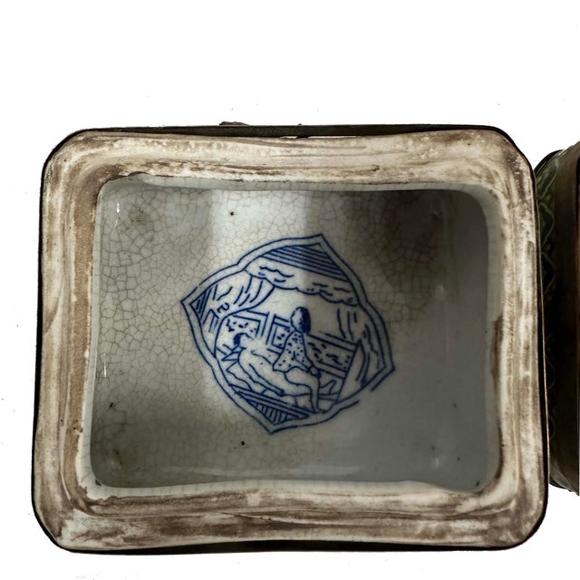 Early 20th-Century Chinese Porcelain Geisha Trinket Box For Sale - Image 9 of 10