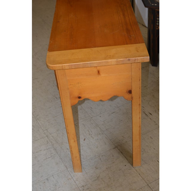 Farmhouse Vintage Thomasville Farmhouse Pine Console / Entry / Sofa Table W/ Pull Out Board! For Sale - Image 3 of 17