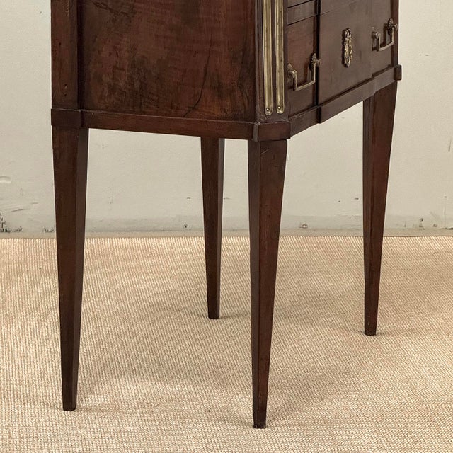19th Century French Louis XVI Directoire Mahogany Marble Top Commode With Brass Accents For Sale - Image 14 of 18