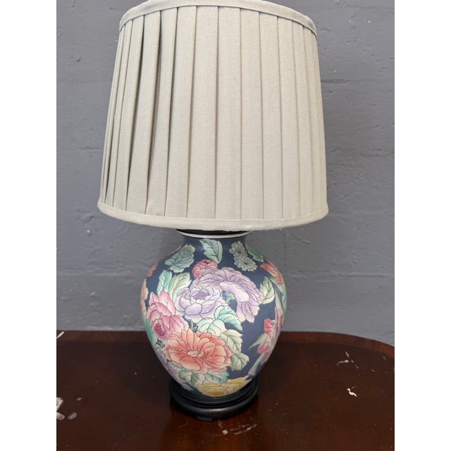 Chinoiserie Vibrant Floral Motif Lamp For Sale - Image 4 of 6