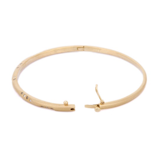 Traditional 14k Yellow Gold Bangle Studded With White & Brown Diamonds For Sale - Image 3 of 5