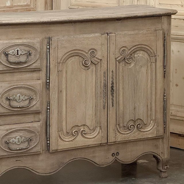 18th Century Country French Buffet ~ Enfilade in Stripped Oak For Sale In Dallas - Image 6 of 18