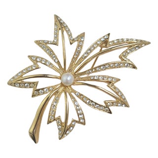 Vintage Napier 1980s Gold Maple Leaf Brooch Faux Pearl Rhinestone Statement Pin For Sale