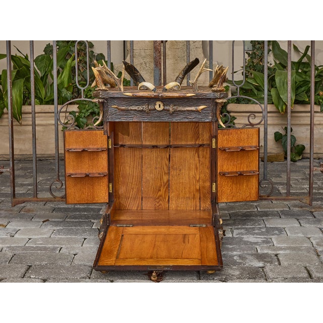 Rustic Black Forest Antler-Mounted Oak Spirits Cabinet, circa 1900 For Sale - Image 3 of 10