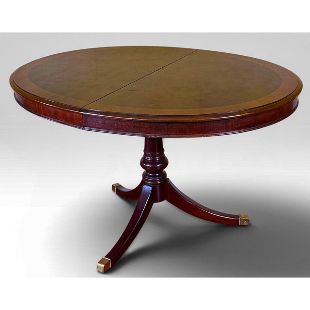 Vintage Drexel Chippendale Mahogany Pedestal Dining Table With Burlwood Veneer Top This elegant vintage Chippendale-style...