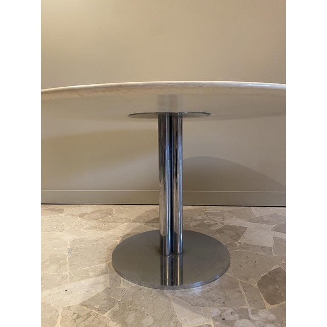 Round Table with Chromed Steel Base and White Lacquered Top, Italy, 1960s, in Very Good conditions. Designed 1960 to 1969