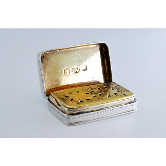 Metal George III Silver and Gold Vinaigrette Box with Engravings For Sale - Image 7 of 11