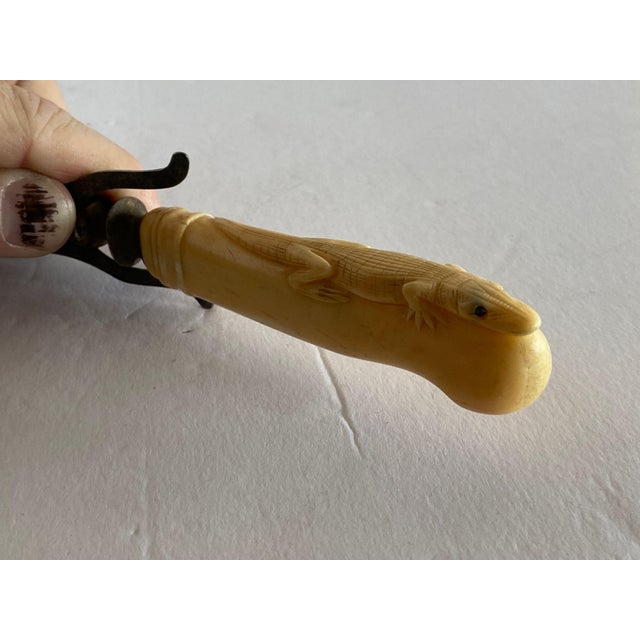 Beige 19th Century Hand-Carved Bone Alligator Handled Culinary Carving Set - Set of 3 For Sale - Image 8 of 12