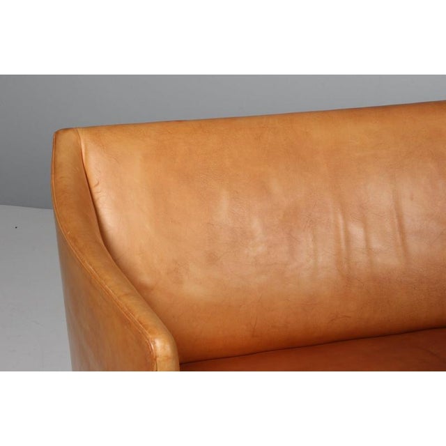 Three Seat Sofa in Natural Leather by Ejner Larsen & Aksel Bender Madsen, 1970 For Sale - Image 3 of 11
