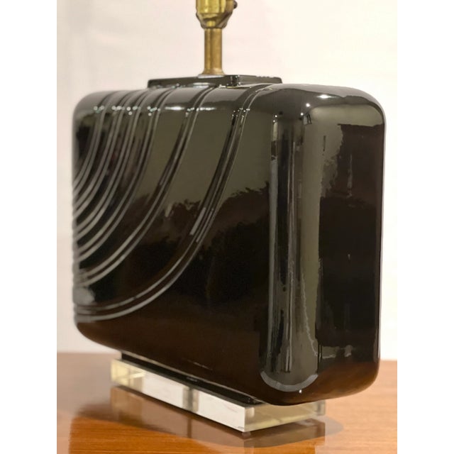 1980s Postmodern Large Black Ceramic and Lucite Table Lamps, Pair For Sale - Image 9 of 12