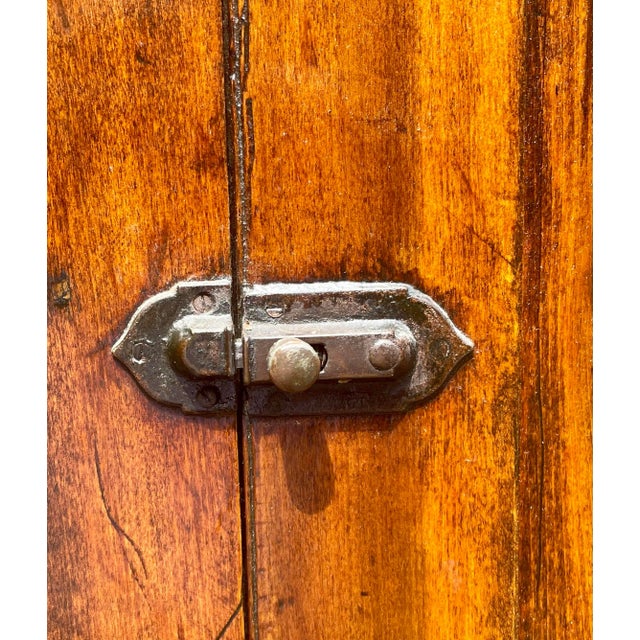 19th-Century Amish Blind Door Pine Corner Cupboard For Sale - Image 11 of 12