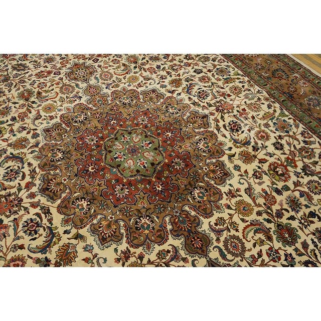 1940s 1940s Antique Ivory Field Shah Abbas Traditional Floral Tabriz Knotted Wool Rug For Sale - Image 5 of 7