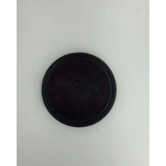 German neoclassical round snuff box with ancient Roman scene. Made in the early 19th century.