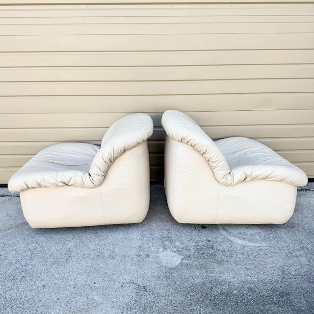 Postmodern Cream Sculpted Tufted Leather Swivel Lounge Chairs - A Pair For Sale In Miami - Image 6 of 12